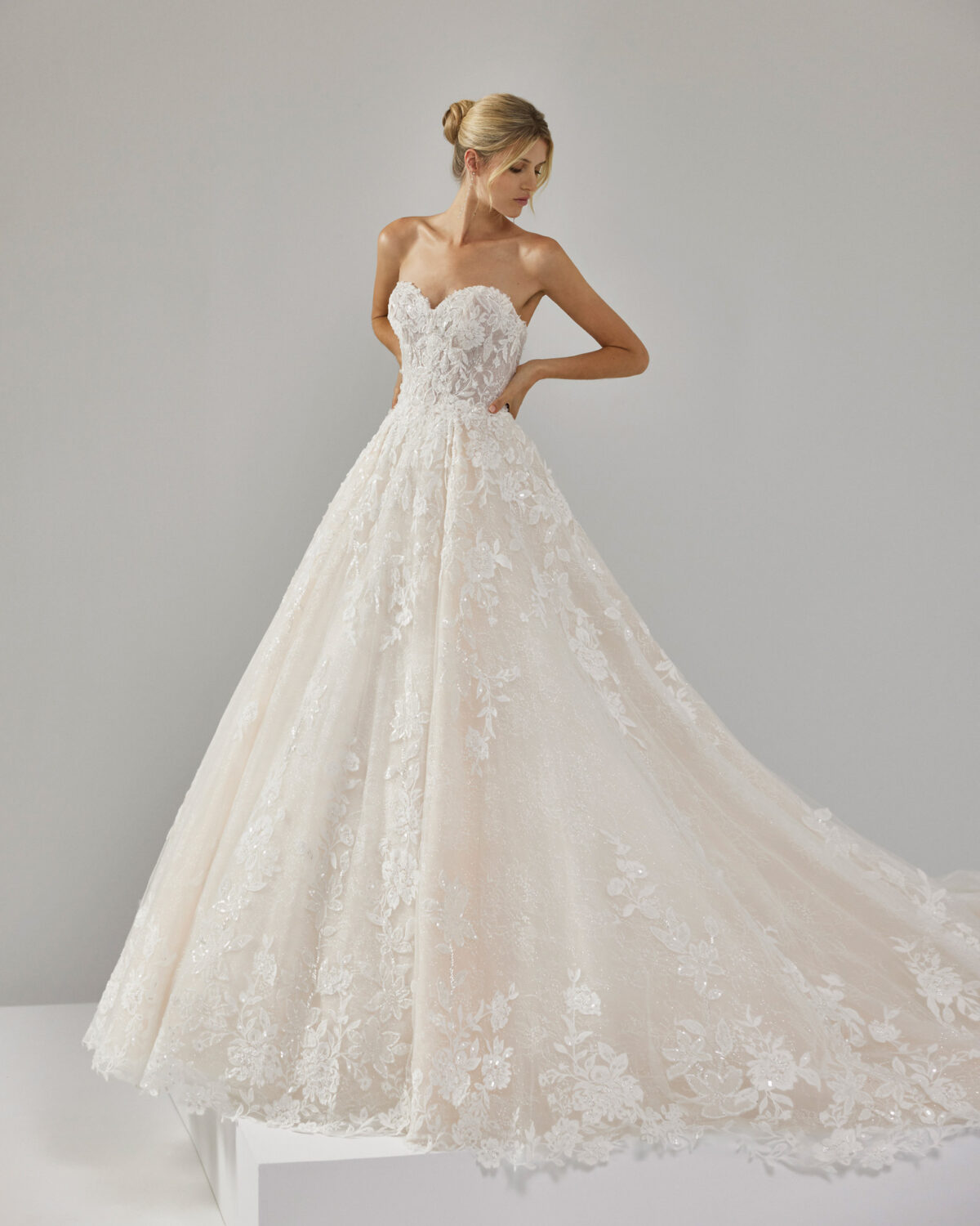 1W15 AMALI LUNA NOVIAS 1