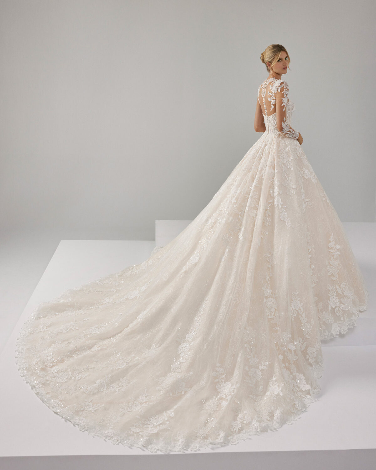 1W15 AMALI LUNA NOVIAS 2