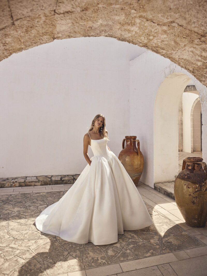 LYRELLE-MODECA-LUX